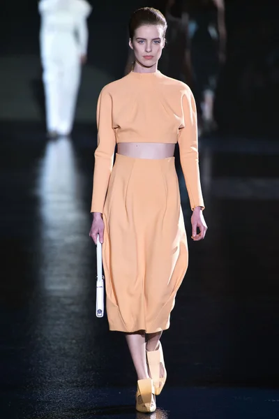 Look 11